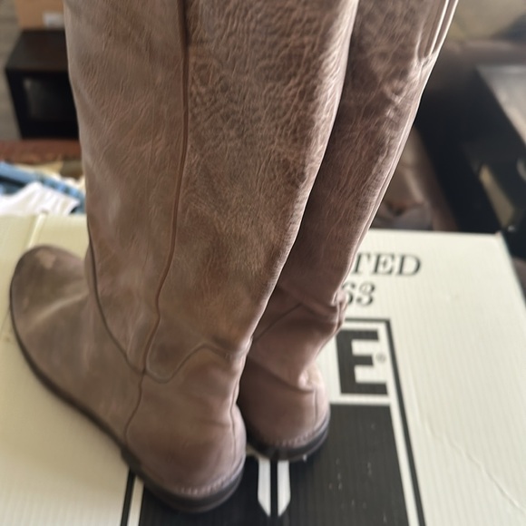 FRYE PAIGE TALL RIDING BOOTS SIZE 11
$150 - Picture 9 of 9
